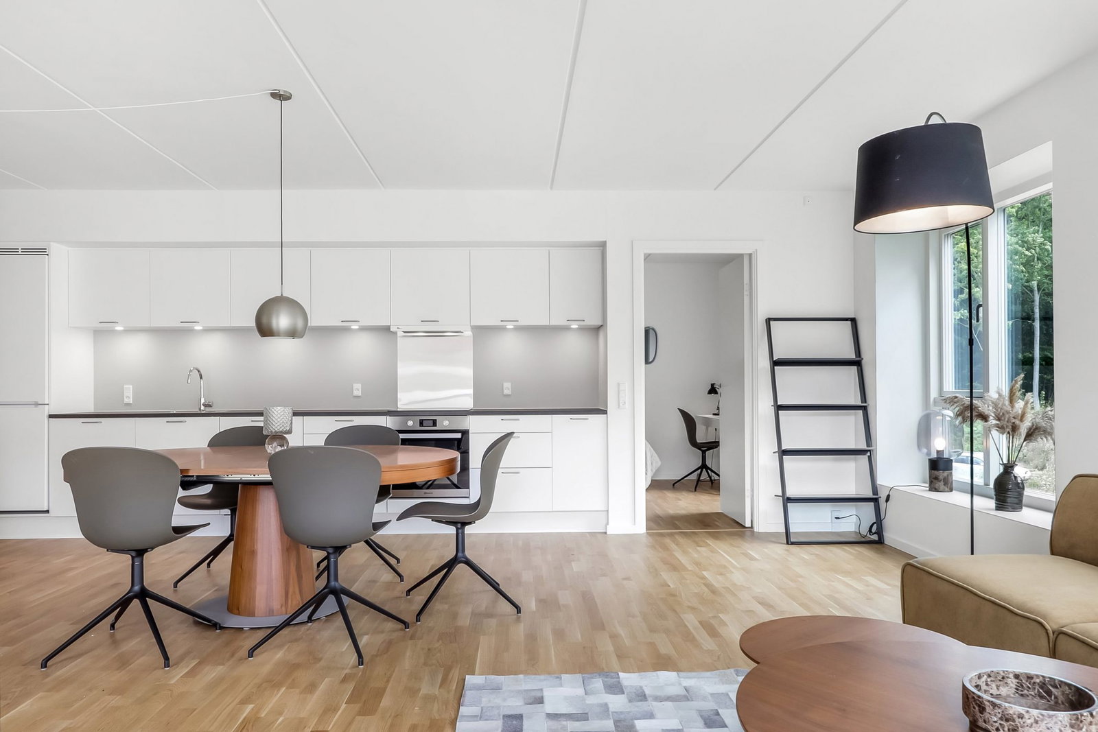 apartment Comfortable and Bright Single-Story Apartments with Elevator and Balcony