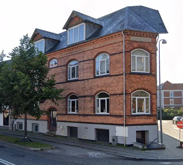 apartment Lys 3-værelses lejlighed med hems