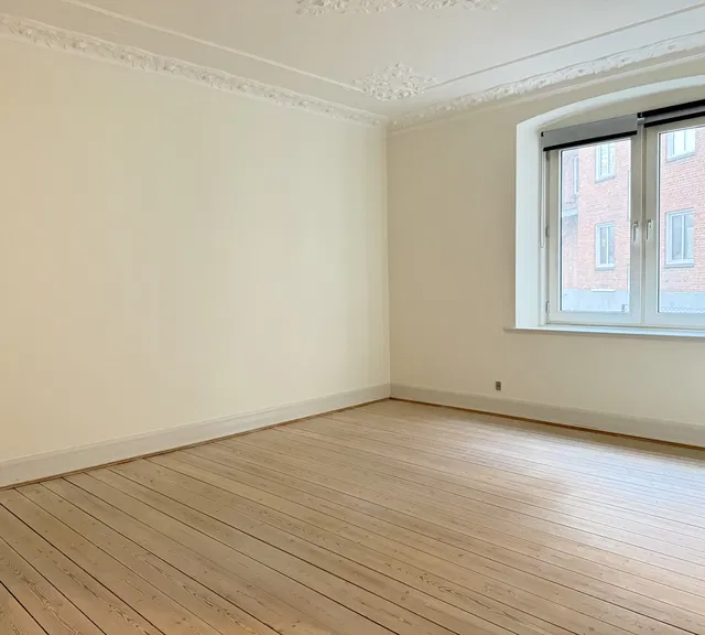 apartment Charmerende 4-værelses lejlighed med stuk og elevator