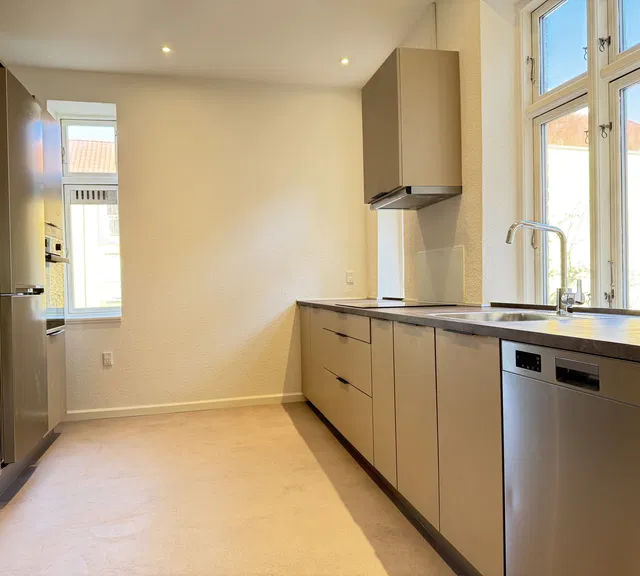 apartment Free First Month in Newly Renovated Four-Room Apartment