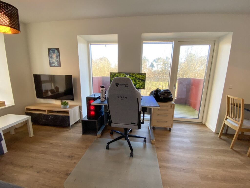 apartment Lys 2-værelses lejlighed med stor altan og parkudsigt