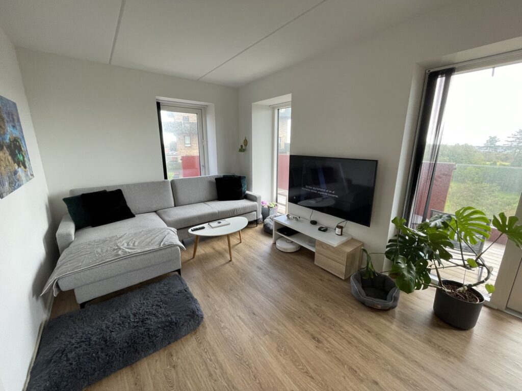 apartment Lys 2-værelses med altan, gulvvarme og parkeringslicens
