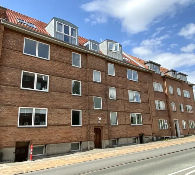 apartment Bright 4-room apartment with large balcony