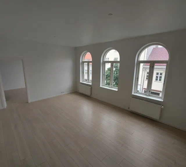 apartment Charmerende 3 værelses lejlighed 111m2 ca 100 meter fra gågaden.