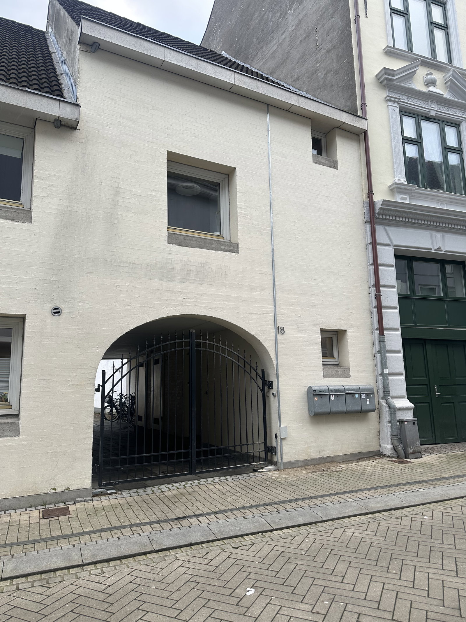 apartment Elegant og rolig bolig i to plan – midt i centrum