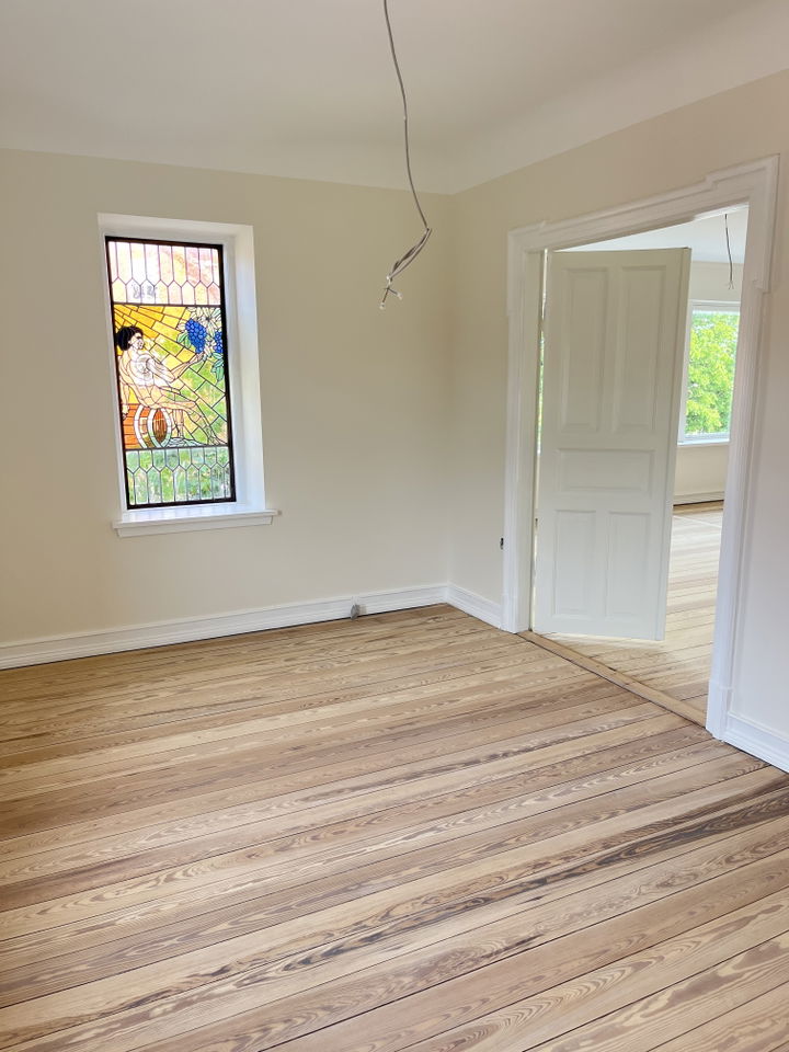 Newly refurbished former bank director's apartment with high ceilings for rent - Slotsvej, Gram - 3