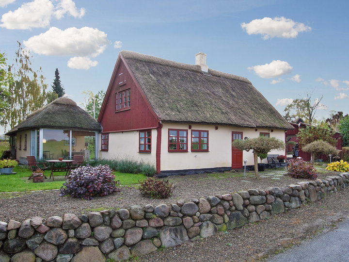 Stråtækt bolig med anneks, have og udsigt over marker - Drejerbakken, Kirke Hyllinge - 0