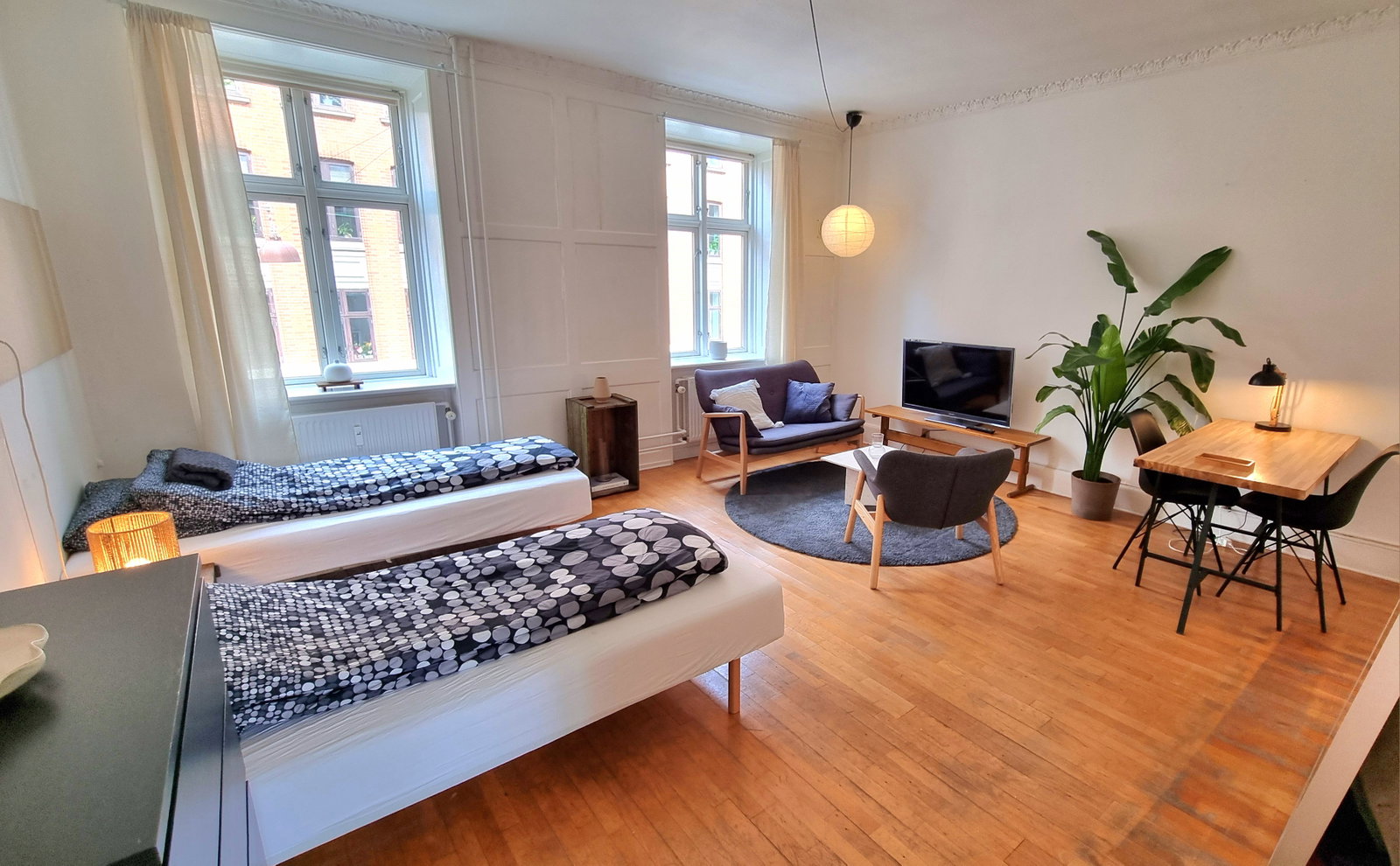 room Stort 25m2 værelse, Vesterbro i større lejlighed med grøn gårdhave.