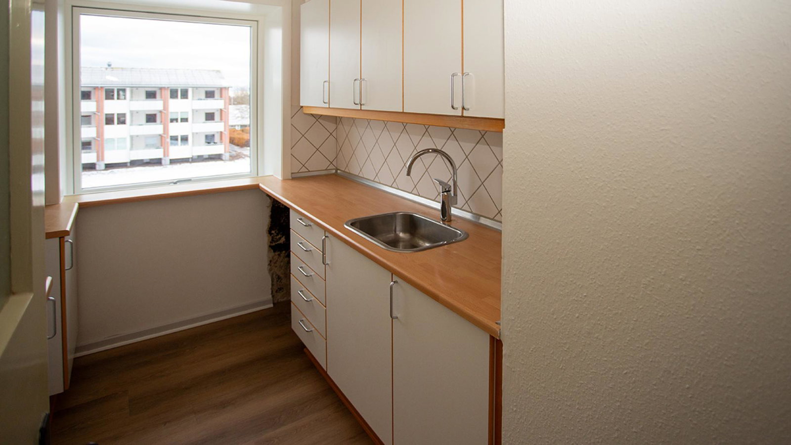 apartment Renoveret lejlighed med nye vinduer og gulve