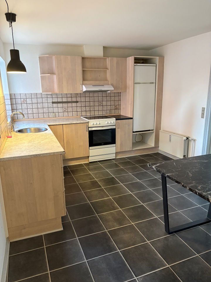 Charming 2-room apartment in the heart of Haderslev! Private entrance, balcony and plenty of light – perfect locat - Smedegade, Haderslev - 1