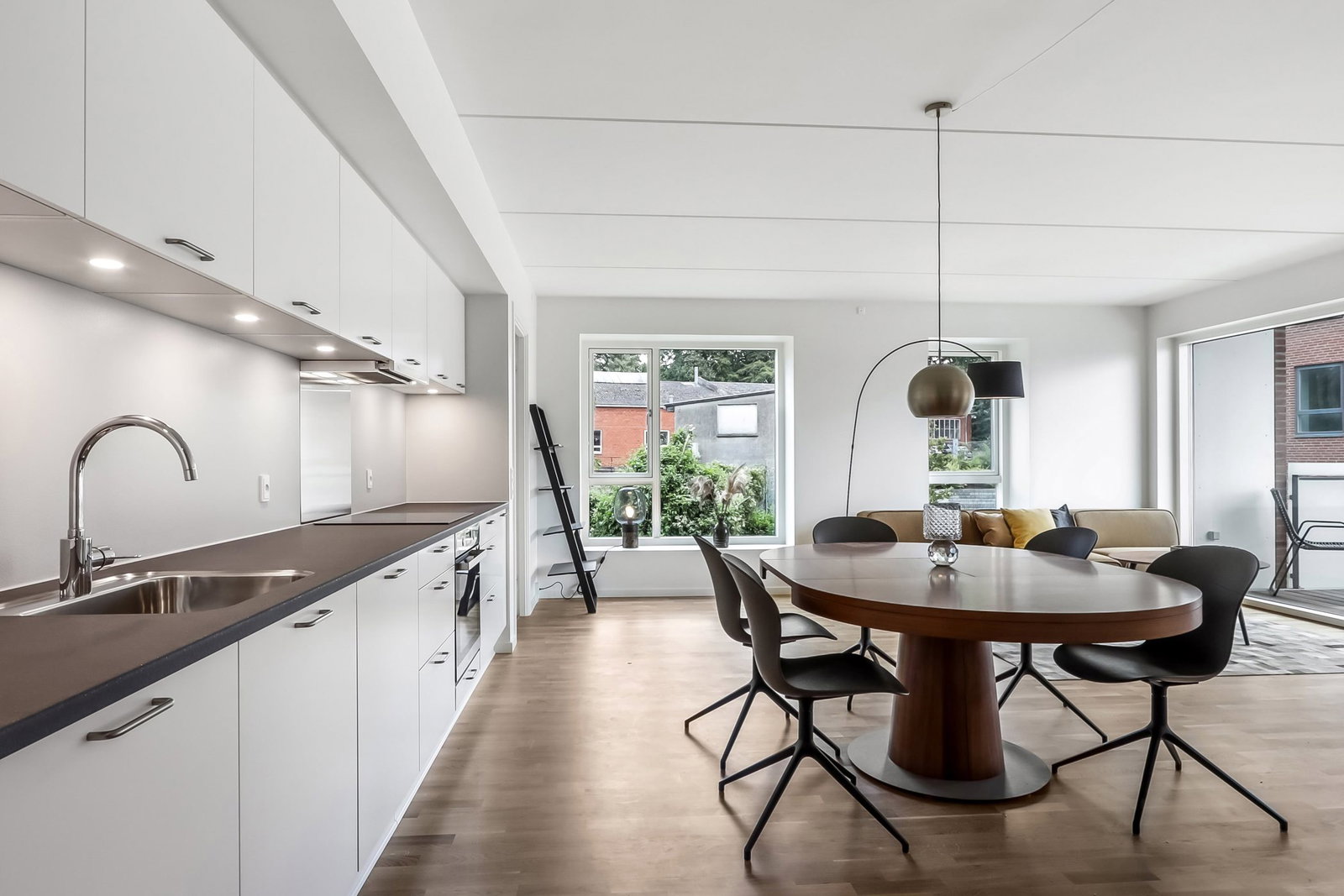 apartment Comfortable and Bright Single-Story Apartments with Elevator and Balcony