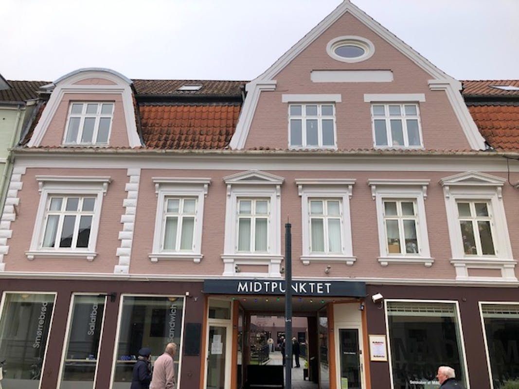 apartment Nyrenoveret 3-værelses lejlighed med altan i Vejle