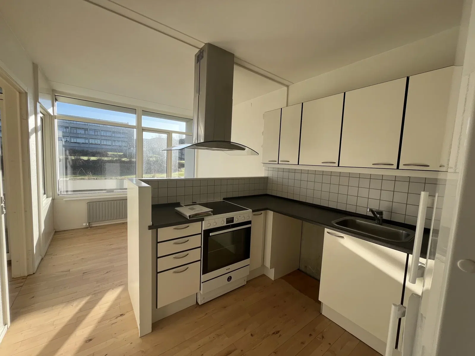 apartment Scenic home with balcony and good transport connections