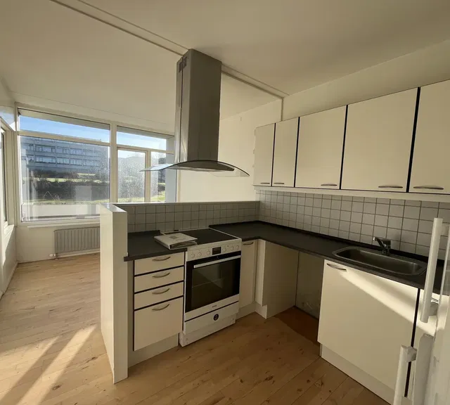 apartment Scenic home with balcony and good transport connections