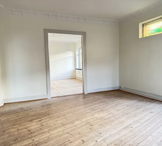 apartment Charmerende 5-værelses lejlighed med to altaner