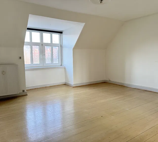 apartment Rummelig 4-værelses lejlighed 90 m² i centrum