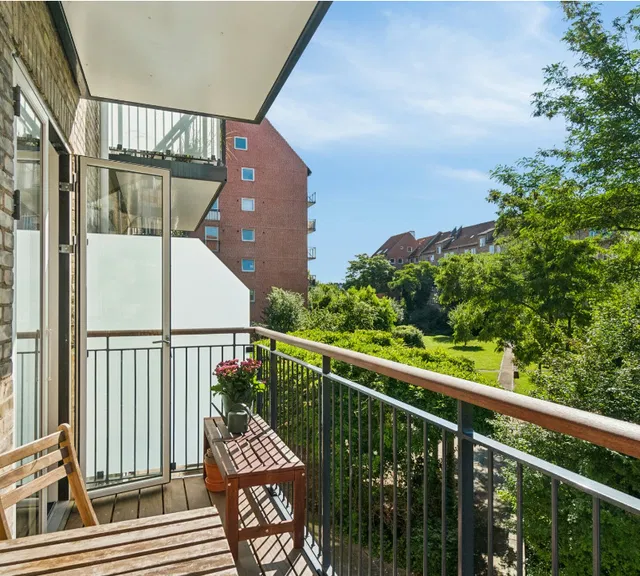 apartment Lys 61m2 med sydvendt altan - 2 min fra Valby St. og Spinderiet