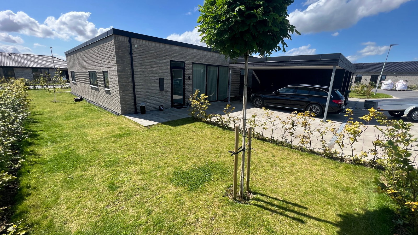 house Moderne kvalitetshus med stor terrasse og carport
