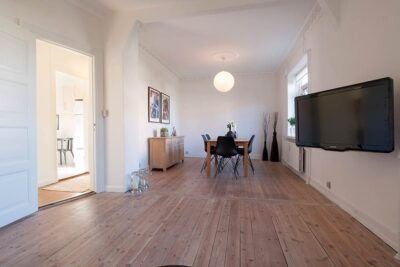 apartment Møbleret lejlighed med tre værelser og parkering