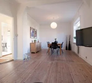 apartment Møbleret lejlighed med tre værelser og parkering