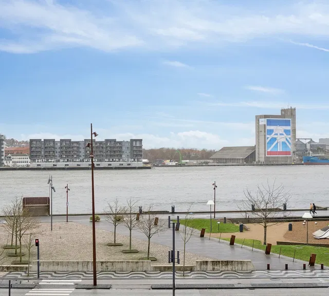 apartment Lys 2-værelses bolig med sydvendt altan og fjordudsigt