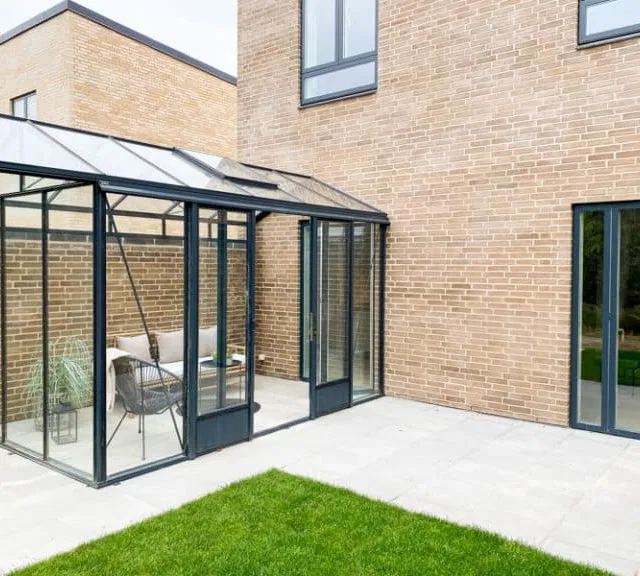 townhouse 4-room terraced house with conservatory
