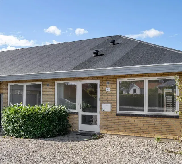 townhouse Lyst étplansrækkehus med have i Odense N