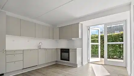 house 4-værelses rækkehus med have og parkering i Viby J