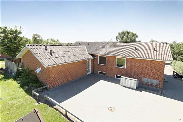 townhouse Velkommen til Fuglsøparken - en velholdt bolig i Nykøbing Mors. Denne almen bolig på 37 m² er perfekt til en enkeltperson eller et ungt par. Boligen har et laminatgulv og et åbent køkken i forbinde...