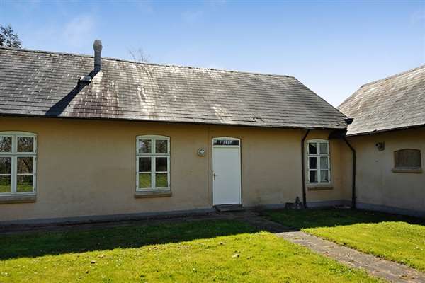 townhouse Velkommen til Nordfyn! Denne almen bolig på 25 m² er ideel til unge og familier. Den tidligere stationsbygning i Skamby er blevet ombygget til lyse og pæne lejligheder. Det velindrettede tekøkken h...