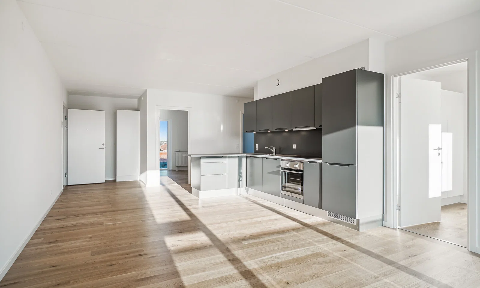 apartment Flot og velindrettet 4-værelses lejlighed med luft, lys og livskvalitet