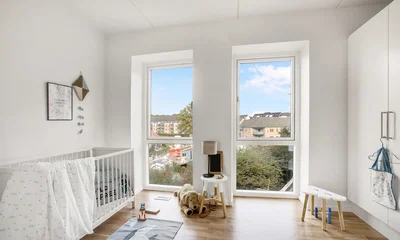 Dejlig 3 vær. bolig højt beliggende. Store vinduer og dejlig lys lejlighed med udkig til grønt. - Klostervej, Hillerød - 1
