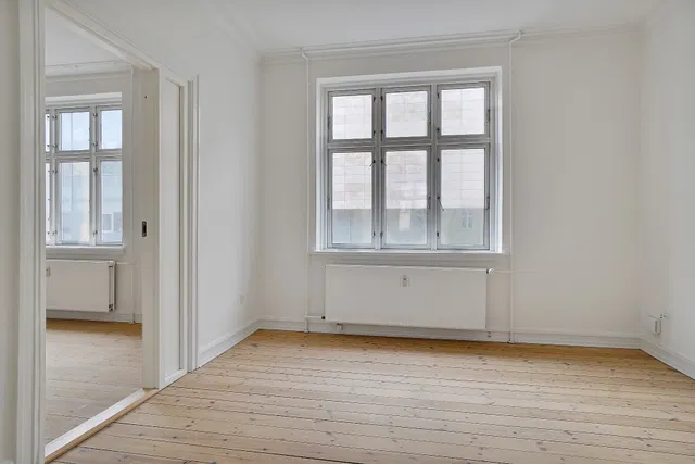 apartment Rummelig lejlighed med broen som nabo
