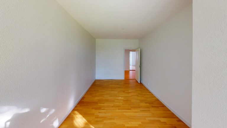 Shared-living friendly 3-room with two balconies – photo 12