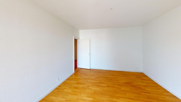Shared-living friendly 3-room with two balconies – photo 10
