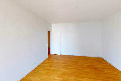 Shared-living friendly 3-room with two balconies – photo 10