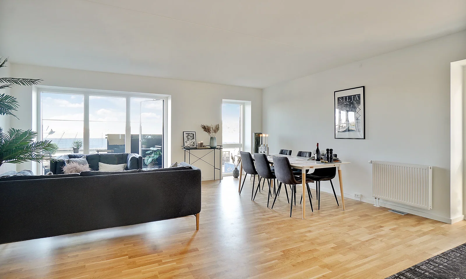 apartment Møbelfabrikken - Stor 4-værelses lejlighed med udgang til egen terrasse og plads til hele familien