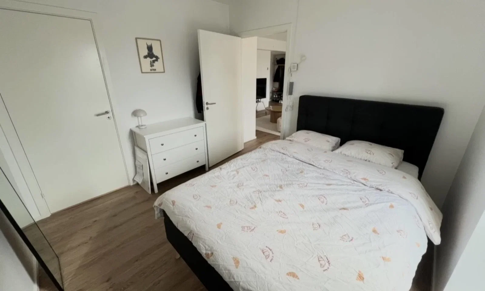 Bright and spacious 2-room apartment with south-facing balcony – photo 4