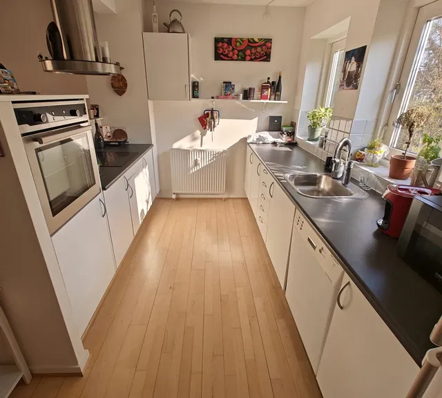 apartment 4. værelses lejlighed med god beliggenhed