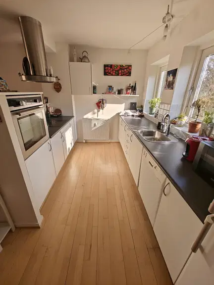 apartment Lys 4-værelses lejlighed i to plan med altan