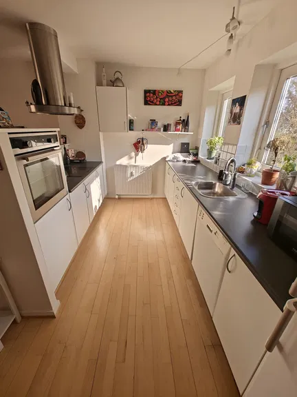 apartment Lys 4-værelses lejlighed i to plan med altan