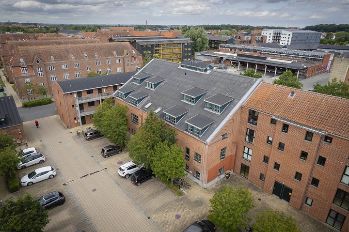 Central 2-værelses lejlighed med hyggeligt gårdmiljø - Brummers Plads, Odense C - 0