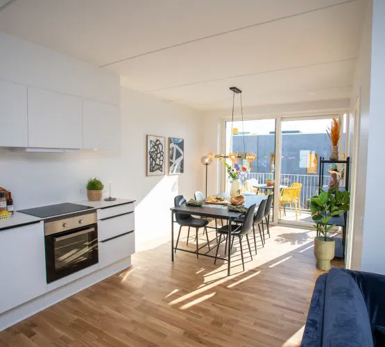 apartment Stor og flot 4-værelses lejlighed med overdækket altan i attraktive omgivelser