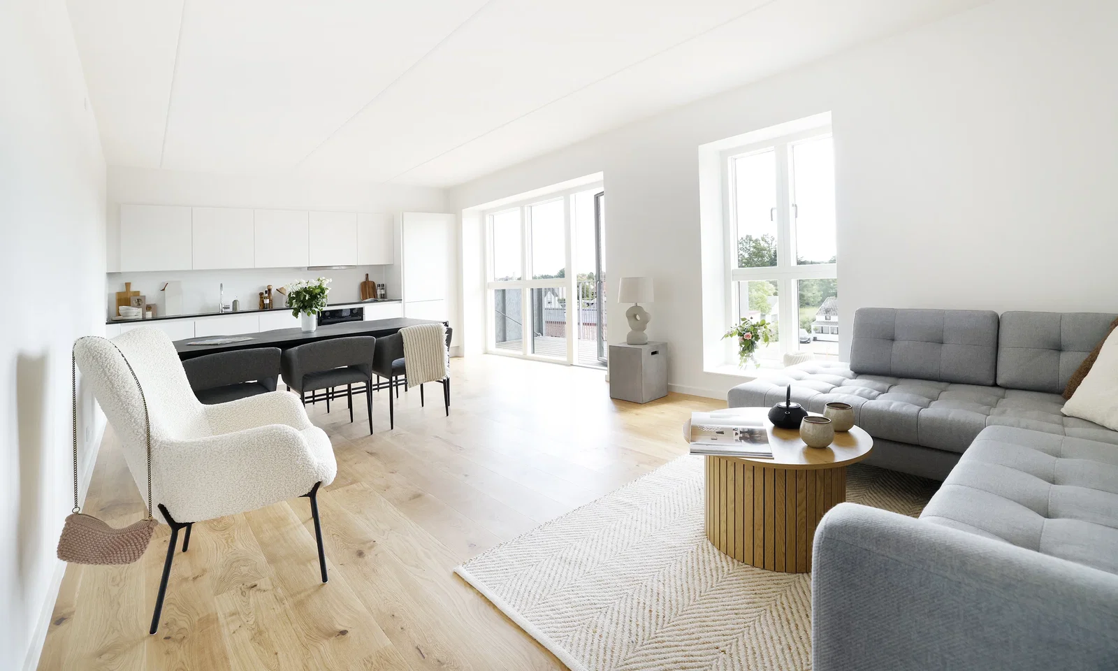 apartment Stor 5-værelses bolig med egen altan, stort køkken-alrum og to toiletter - Ingen bindingsperiode!