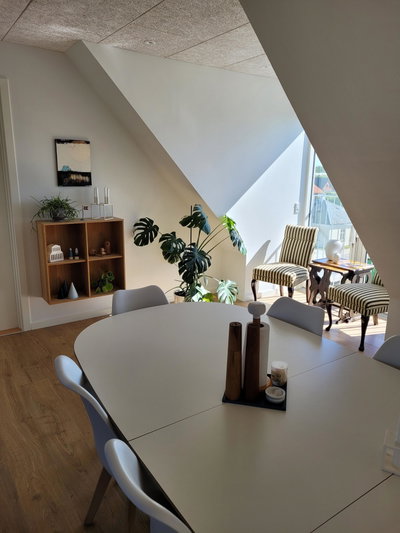 Stor, moderniseret 4-værelses lejlighed centralt i byen - Bredgade, Brædstrup - 1