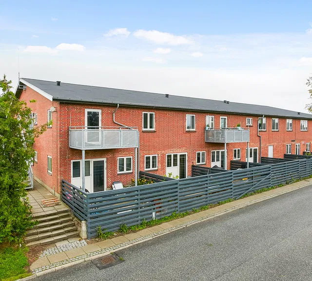apartment 4 værelses lejlighed på 95m2 med altan