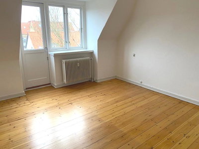 Indbydende 2-værelses lejlighed med central placering - Kragsbjergvej, Odense C - 2