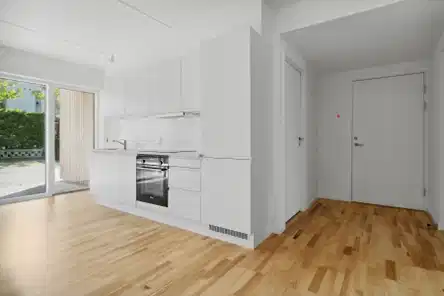 apartment 3 store værelser, altan og køkken/alrum