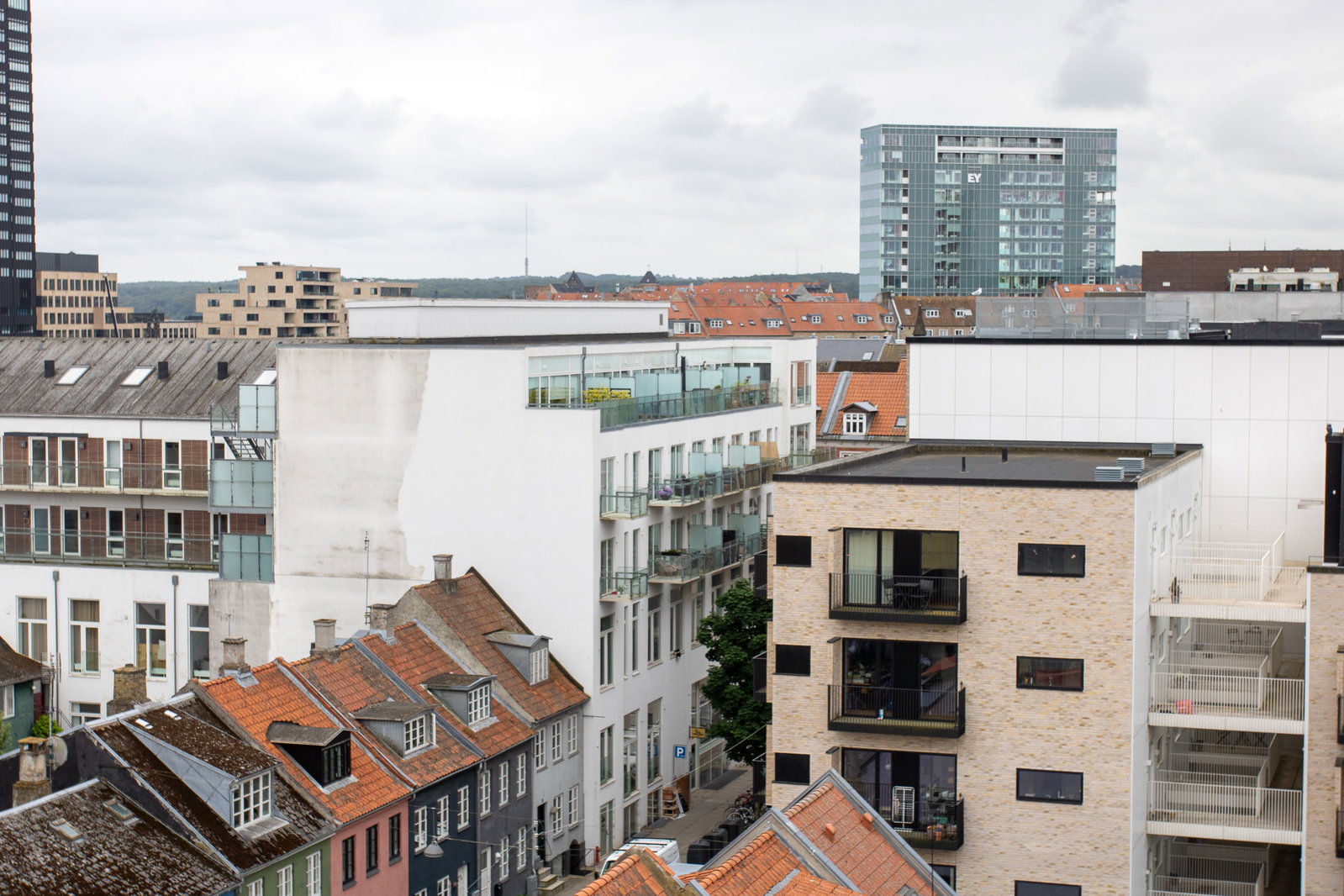 apartment Central 2-værelses bolig med sydvestvendt altan