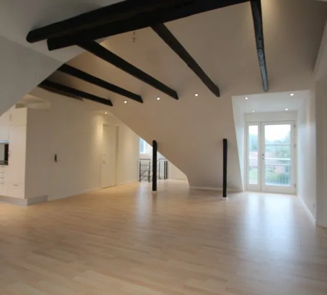 apartment Lys lejlighed på 120 m² med garage